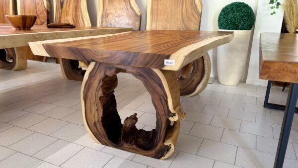 Tavolo con gambe tronco d'albero J13