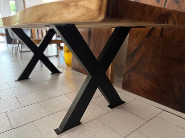 Gambe a Forma di X in Metallo
