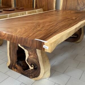 Tavolo con gambe tronco d'albero J01