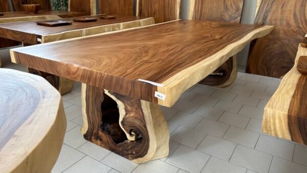 Tavolo con gambe tronco d'albero J01