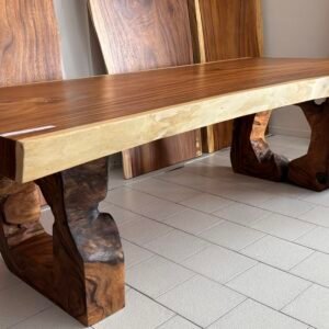 Tavolo con gambe tronco d'albero J02