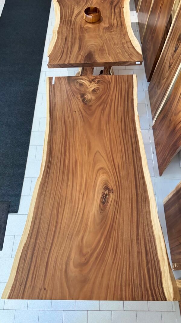 Tavolo con gambe tronco d'albero J02-1