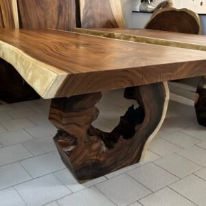 Tavolo con gambe tronco d'albero J04