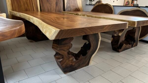 Tavolo con gambe tronco d'albero J04