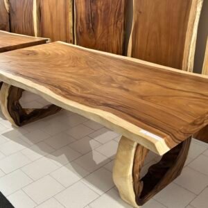 Tavolo con gambe tronco d'albero J06