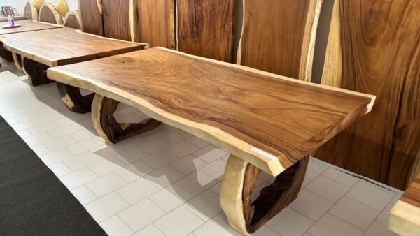 Tavolo con gambe tronco d'albero J06