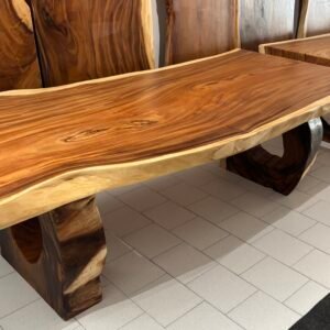 Tavolo con gambe tronco d'albero J07