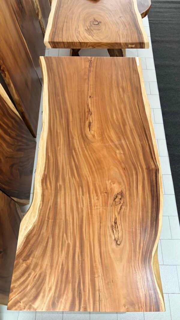 Tavolo con gambe tronco d'albero J07-1