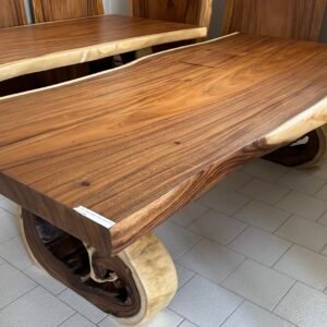 Tavolo con gambe tronco d'albero J08