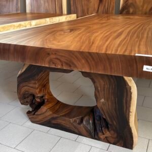 Tavolo in legno massello con gambe tronco d'albero J09