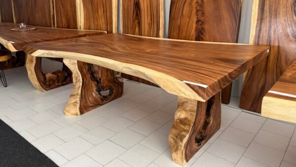 Tavolo con gambe tronco d'albero J16