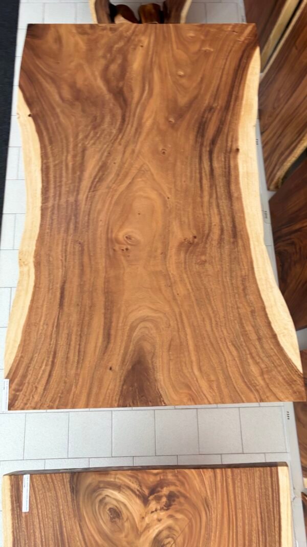 Tavolo con gambe tronco d'albero J16-1