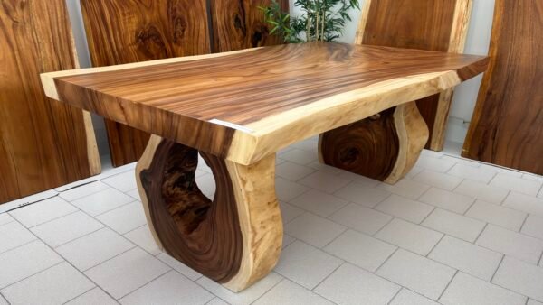 Tavolo con gambe tronco d'albero J18