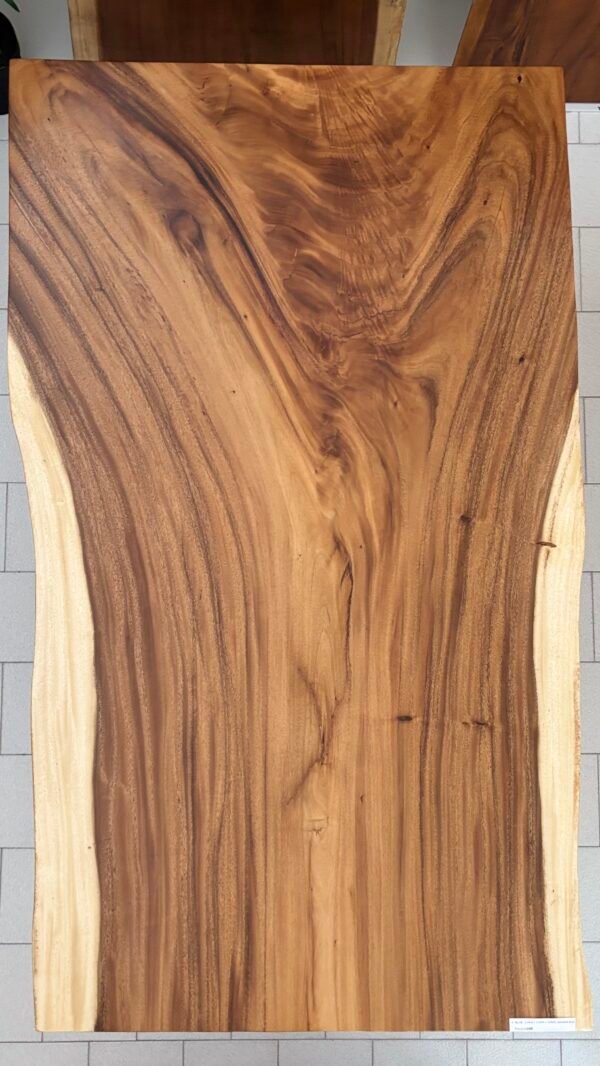 Tavolo con gambe tronco d'albero J18-1