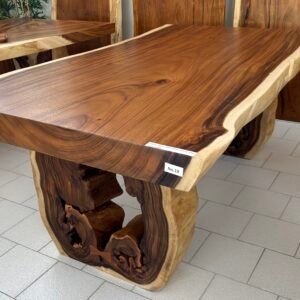 Tavolo con gambe tronco d'albero J19