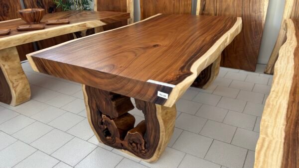 Tavolo con gambe tronco d'albero J19