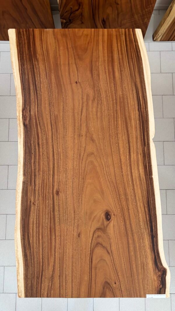Tavolo con gambe tronco d'albero J19-1