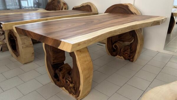 Tavolo con gambe tronco d'albero J12